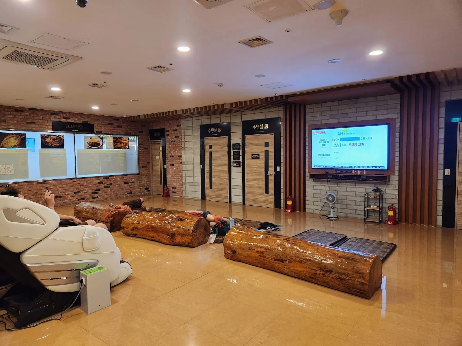 제이씨엠스파 — 图源: Warren Chin