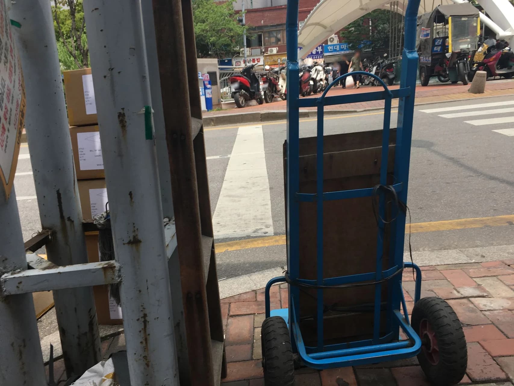 라뽀스파 — Photo: Mapillary contributor (scangiano)