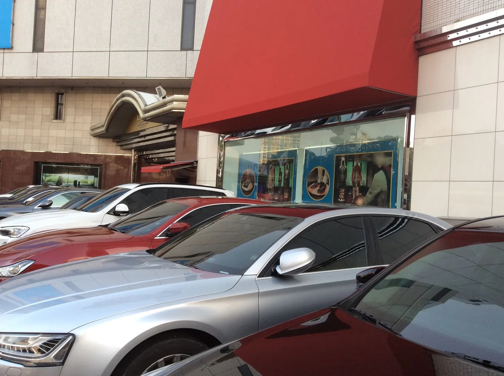 리트릿 시그니엘 스파 — Photo: Mapillary contributor (mcdlee)